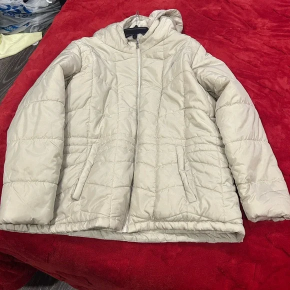U.S. Polo Assn. Off-White Puffer Jacket - Picture 3 of 8
